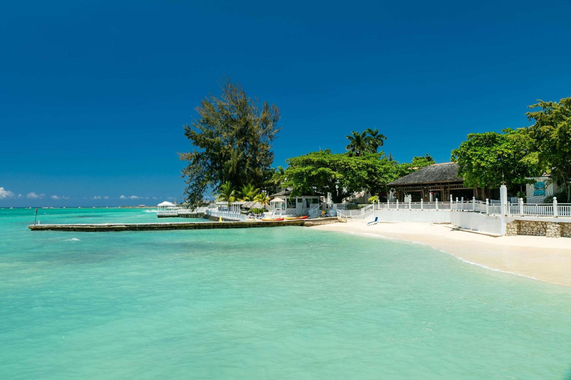 Grand Decameron Montego Beach, A Trademark All-Inclusive Resort Montego Bay Exterior photo