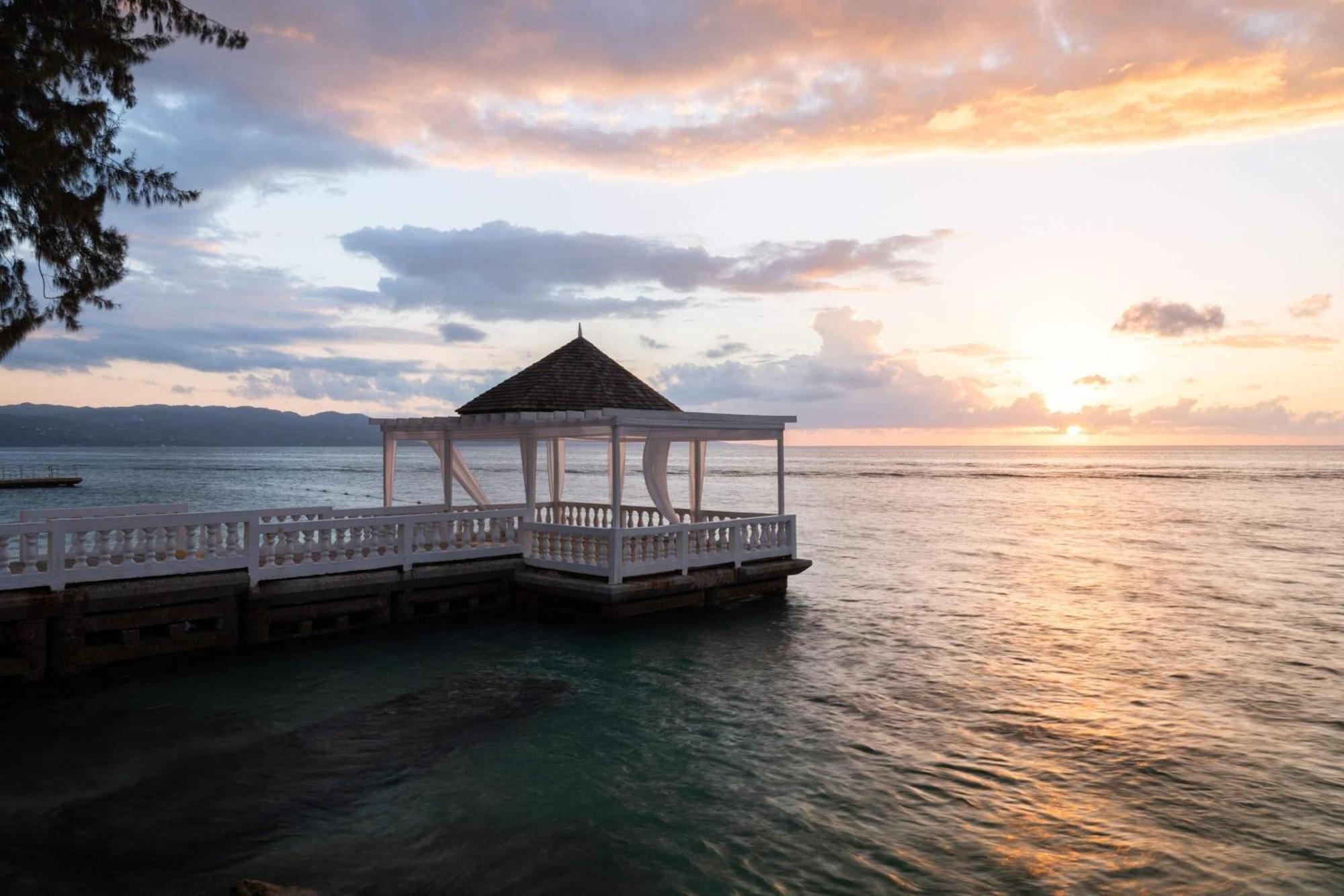 Grand Decameron Montego Beach, A Trademark All-Inclusive Resort Montego Bay Exterior photo
