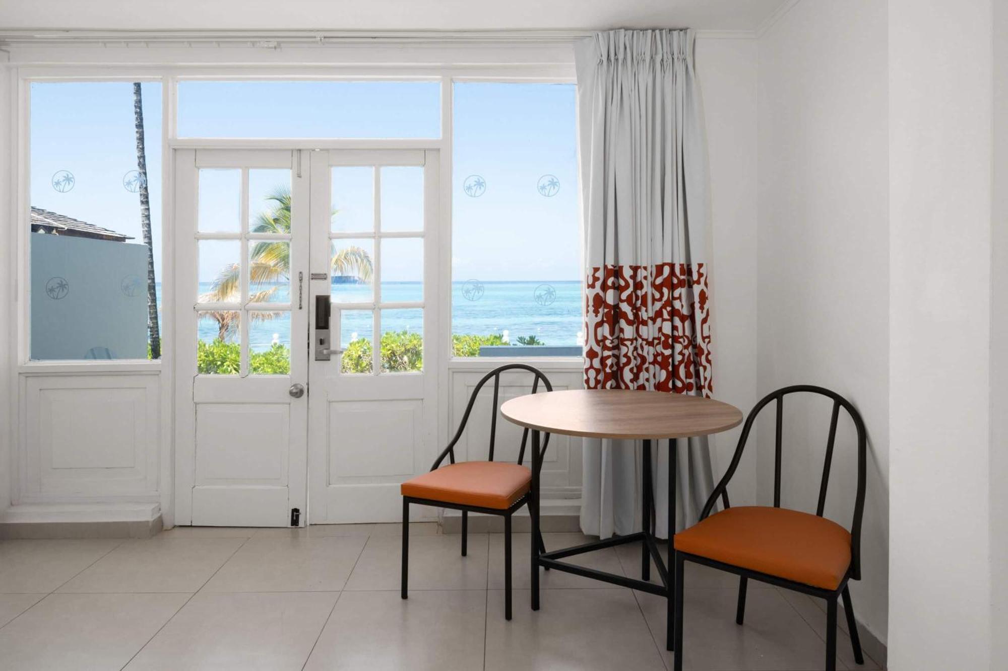 Grand Decameron Montego Beach, A Trademark All-Inclusive Resort Montego Bay Exterior photo