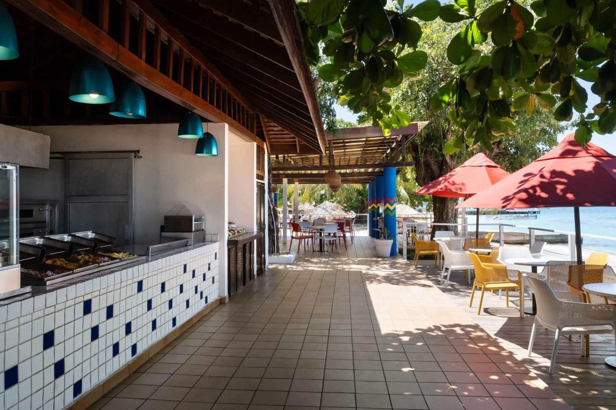 Grand Decameron Montego Beach, A Trademark All-Inclusive Resort Montego Bay Exterior photo