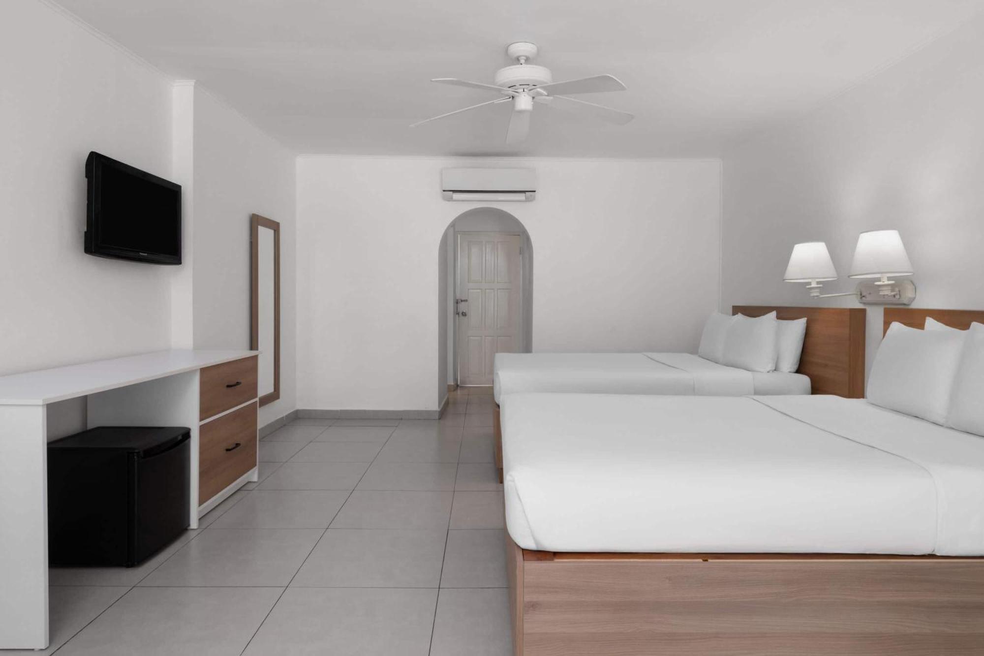 Grand Decameron Montego Beach, A Trademark All-Inclusive Resort Montego Bay Exterior photo