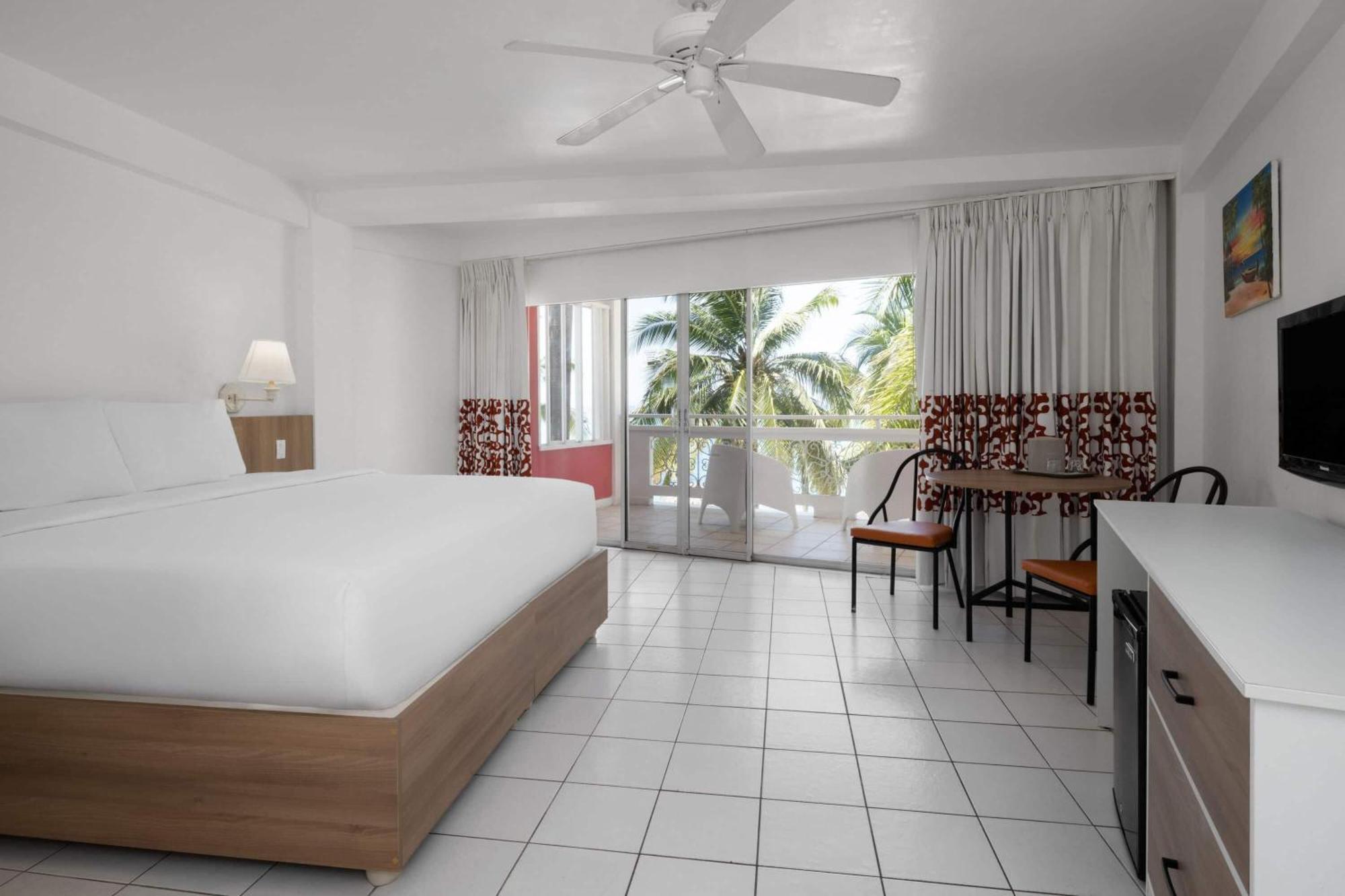 Grand Decameron Montego Beach, A Trademark All-Inclusive Resort Montego Bay Exterior photo