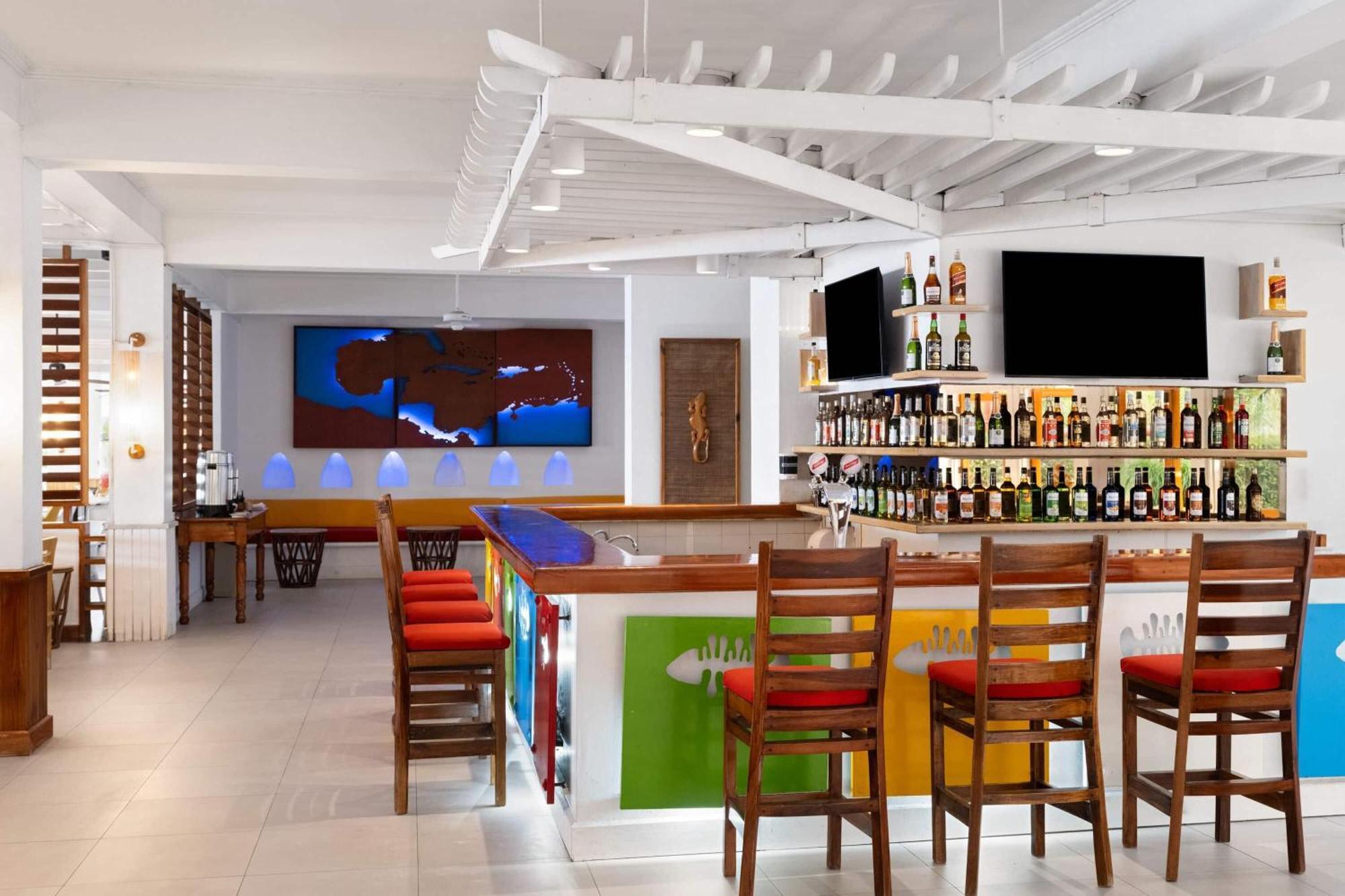 Grand Decameron Montego Beach, A Trademark All-Inclusive Resort Montego Bay Exterior photo