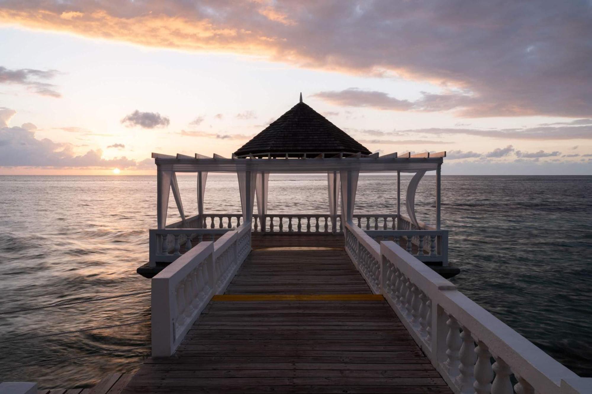 Grand Decameron Montego Beach, A Trademark All-Inclusive Resort Montego Bay Exterior photo