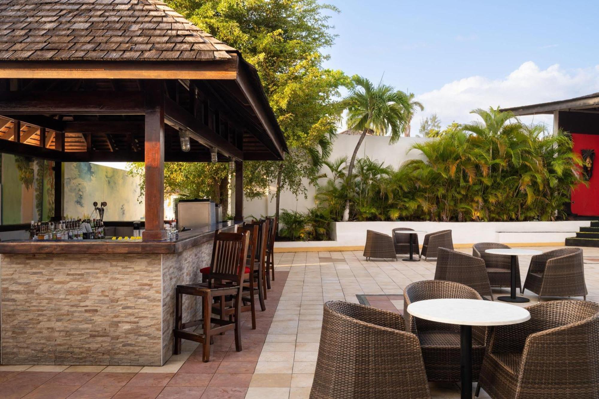 Grand Decameron Montego Beach, A Trademark All-Inclusive Resort Montego Bay Exterior photo